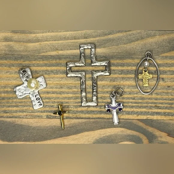 Set of 5 silver/gold toned cross pendants L34 - Picture 1 of 2